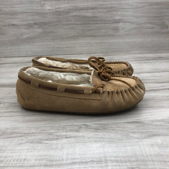 Minnetonka Other - Minnetonka Slippers Kids 2 Brown Suede Slip On House Shoes